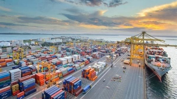 القبض على مدير الصادرات بجمارك الإسكندرية و5 موظفين