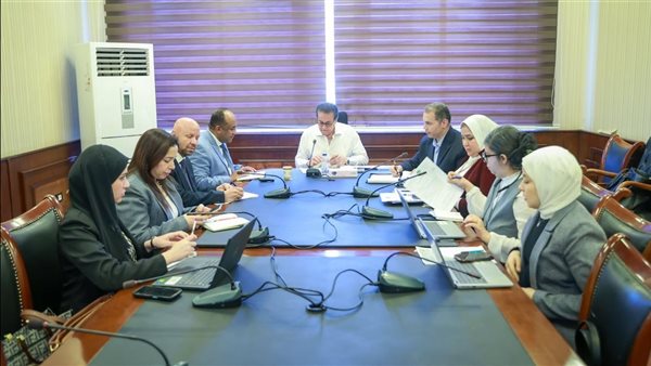 وزير الصحة يتابع تنفيذ مشروعي ميكنة الدواء وتطوير الرعايات و