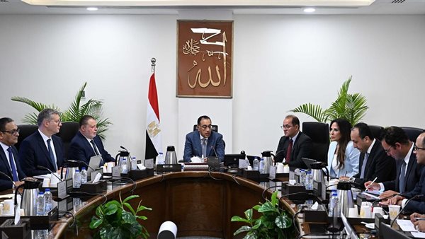 اجتماع رئيس الوزراء مع وزارتي المالية والبترول