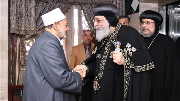 اتصال هاتفي بين شيخ الأزهر والبابا تواضروس