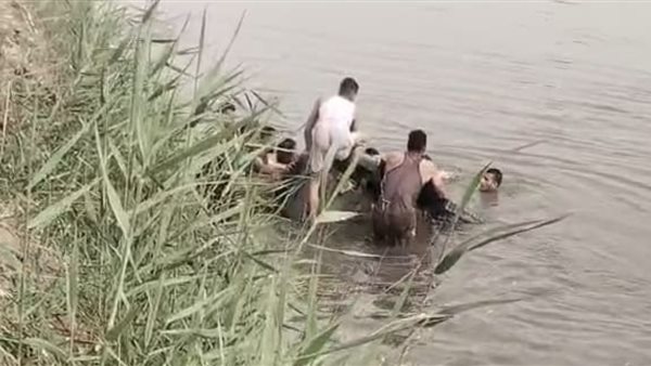 مصرع وإصابة 3 أشخاص في حادث انقلاب تروسيكل بترعة في الفيوم