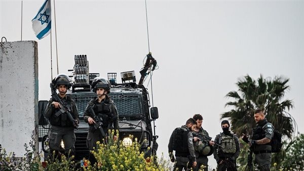 الاحتلال الإسرائيلي يستبعد وزير شؤون القدس عن الضفة الغربية 