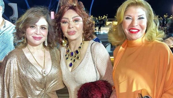 إلهام شاهين تشارك جمهورها لحظات من حفل زفاف ليلى زاهر وهشام 