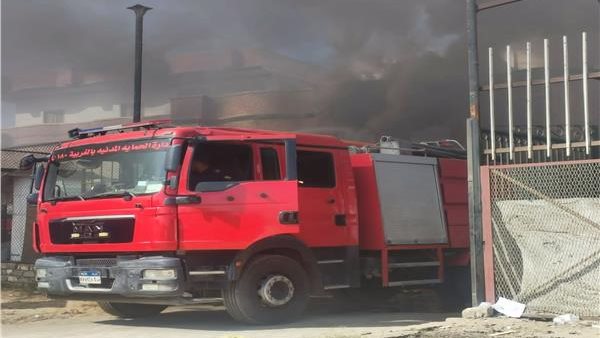 حريق يلتهم ثلاجة بطاطس بالطريق الزراعي في البحيرة