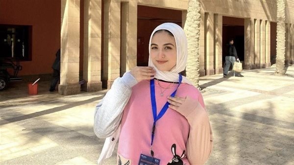 طالبة كلية الألسن جامعة قناة السويس الراحلة