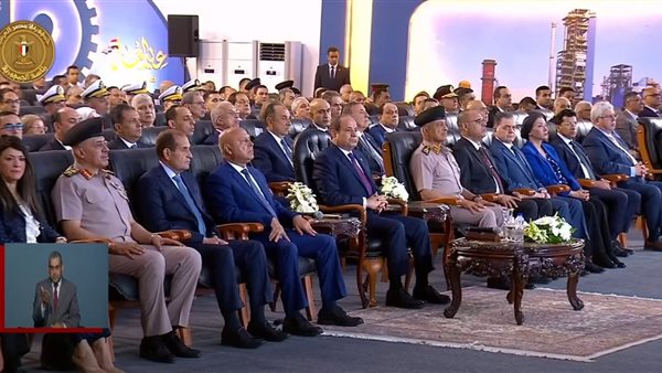 الرئيس السيسي يعلن عن توقيعه إصدار قانون العمل الجديد