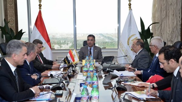وزير التموين يجتمع مع رئيس مجلس إدارة شركة قها للأغذية