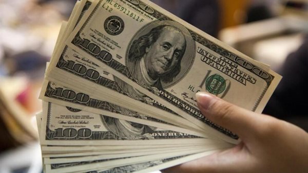 أسباب تراجع سعر الدولار اليوم