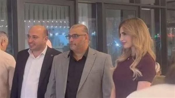 حاتم عويضة أثناء افتتاح مطعم فاخر في سلطنة عمان