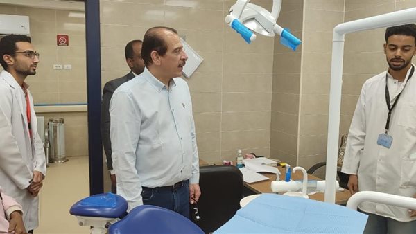 نائب وزير الصحة يتفقد المنشآت الطبية بأسوان ويوصي بمجازاة ال