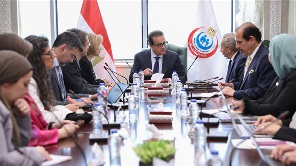 وزير الصحة يبحث مع وفد البنك الدولي تعزيز التعاون