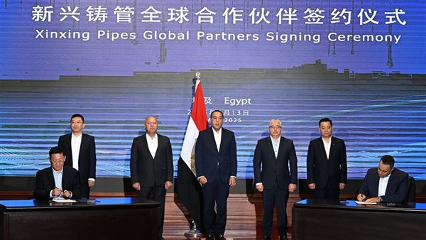 رئيس الوزراء يشهد توقيع 4 تعاقدات مع مصنع شركة "شين شينج"