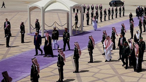 سر السجادة  البنفسجي أثناء زيارة ترامب لـ السعودية