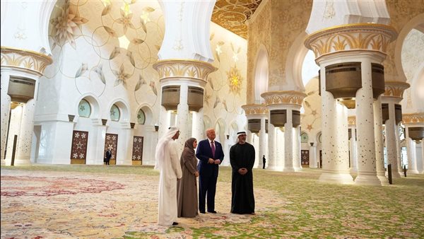 ترامب في مسجد الشيخ زايد بالامارات