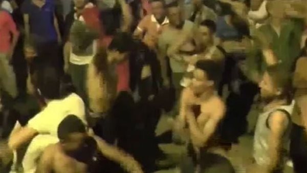 سيدة تروي تفاصيل واقعة اغتصاب جماعي لنساء أمام أبنائهن