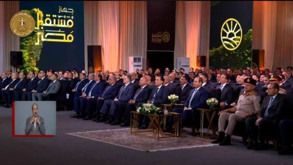الرئيس السيسي يشهد فعاليات موسم حصاد القمح 2025