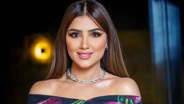 الفنانة مي عمر 