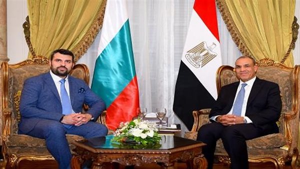وزير خارجية بلغاريا: مصر ركيزة للاستقرار الإقليمي ونموذج للح