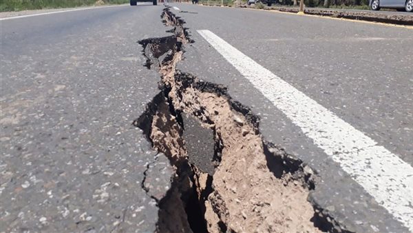زلزال بقوة 5.7 درجة يضرب إندونيسيا ويدمر 140 منزلًا