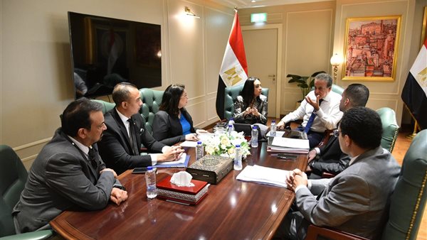 وزير الصحة يناقش خطوات تنفيذ تكليفات الرئيس السيسي