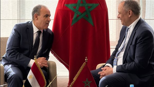 لقاء وزير الخارجية والهجرة مع وزير الصناعة والتجارة المغربي 