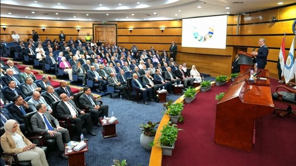 وزير البترول يجتمع بقيادات الشركات لمناقشة خطط رفع الإنتاج