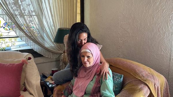 آية سماحة تعتذر للفنانة مشيرة إسماعيل بعد أزمة "العيا