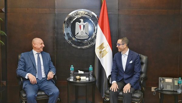 وزير الإستثمار يدعو شركة آبل لتأسيس متجر رسمي في مصر
