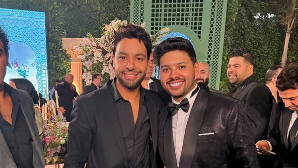 أحمد جمال يشارك محمد شاهين فرحة زفافه على المنتجة رشا