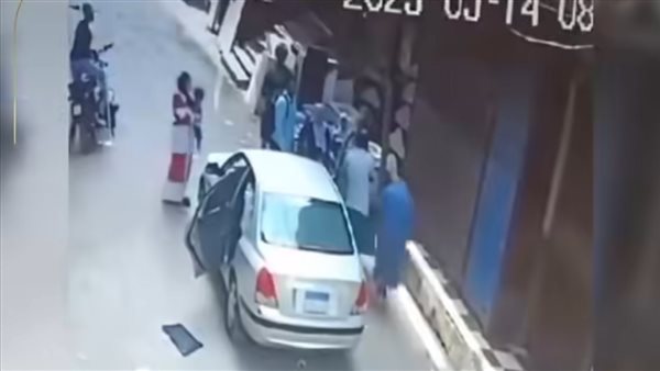 فيديو تعدي على سيدة بالشارع 