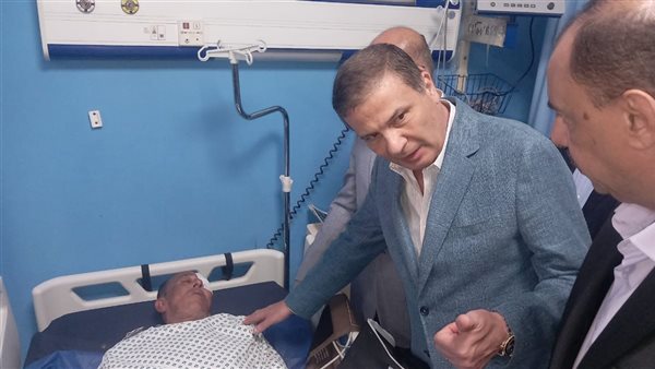 وزير الزراعة يزور مهندس الحماية المدنية المعتدى عليه بسوهاج