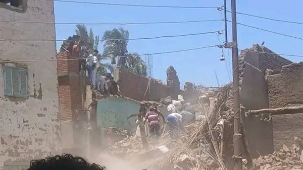 انهيار منزل بـ3 طوابق في دندرة بقنا