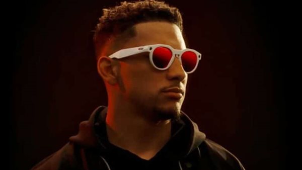 ميتا تطلق نظارات Oakley الذكية الجديدة بتقنيات AI وتصميم ريا