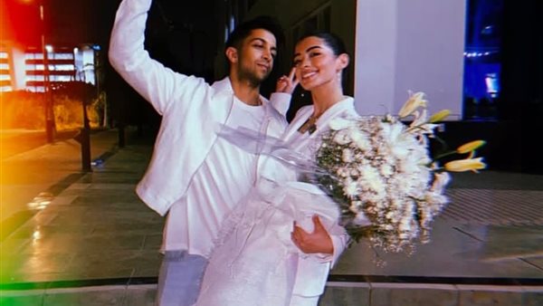هشام جمال يحتفل بتخرج زوجته ليلى أحمد زاهر