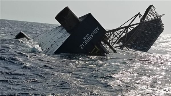 البحث عن 3 مفقودين في حادث غرق الحفار 