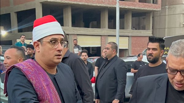 محمود الشحات أنور في عزاء المطرب أحمد عامر