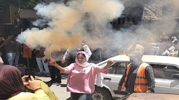 فرحة طلاب الثانوية العامة تعم الشوارع