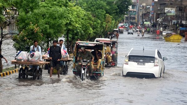 87 قتيلًا و149مصابًا ضحايا الأمطار الغزيرة والفيضانات فى باك