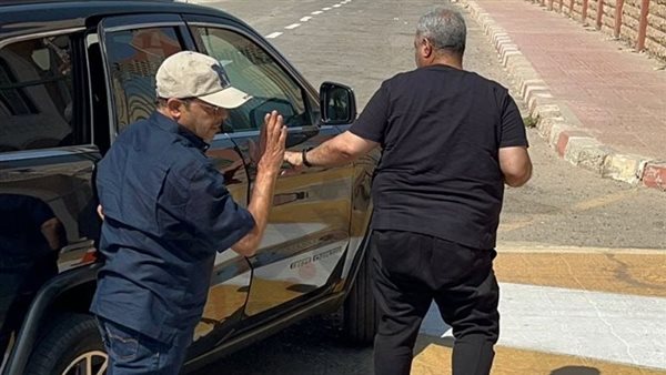 شاهد، نجوم الفن يودعون المخرج سامح عبد العزيز (صور وفيديو)