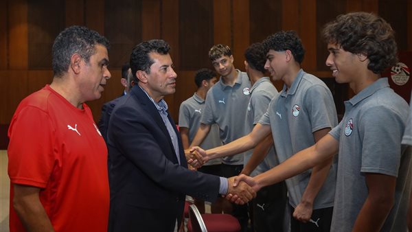 وزير الرياضة يزور معسكر منتخب 17 سنة 