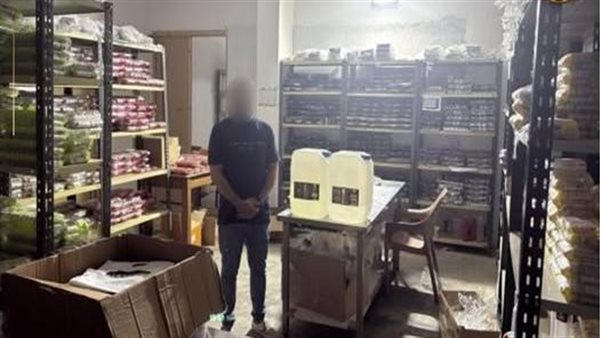 ضبط مصنع غير مرخص لتصنيع زيوت أجهزة التدخين الإلكترونية بالق