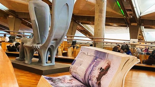 مقاعد بأسماء المشاهير بمكتبة الإسكندرية
