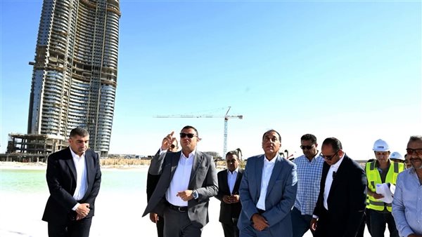 رئيس الوزراء يتفقد مشروعات مدينة العلمين الجديدة