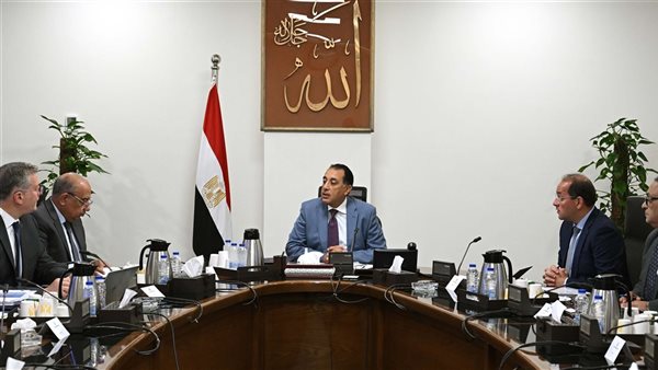 رئيس الوزراء يتابع إجراءات توفير الاعتمادات المالية لتشغيل م