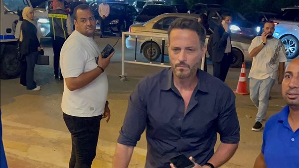 يوسف الشريف في عزاء سامح عبدالعزيز