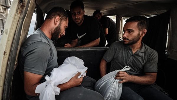 مقتل 20 فلسطينيًا أثناء تلقي المساعدات الإنسانية على يد نيرا