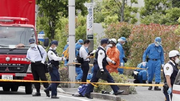 سيارة تدهس حشداً وتصيب ما لا يقل عن 20 شخصاً