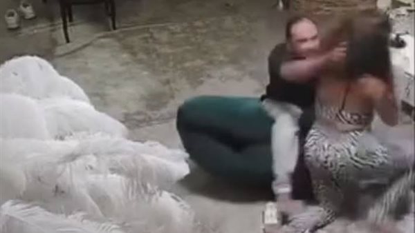 فيديو هدير عبد الرازق الجديد ، البلوجر تقوم بفعل غريب في سور