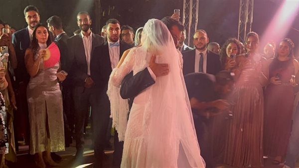 وزير الشباب والرياضة رفقة ابنته 
