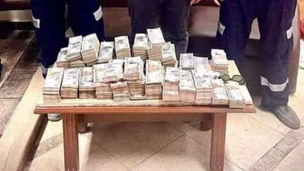حرامى مستعجل.. استولى على 2 مليون جنية فى تانى يوم عمل له فى